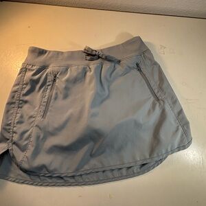 Magellan Outdoors Women’s gray athletic skirt


‎